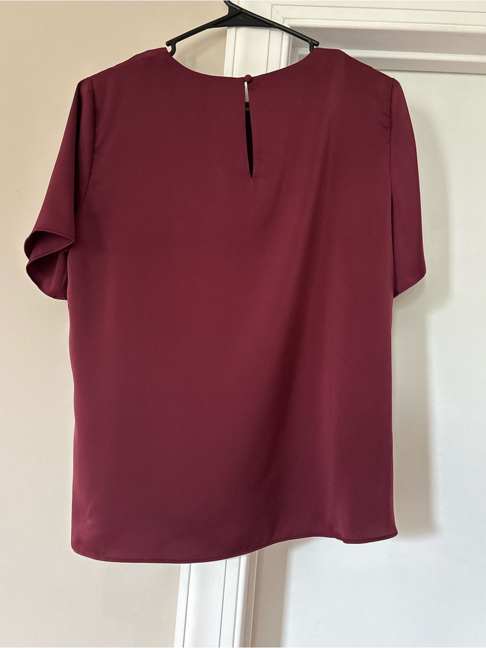 Banana Republic Factory Women's Short Sleeve Silky Blouse in Burgundy - Picture 2 of 6